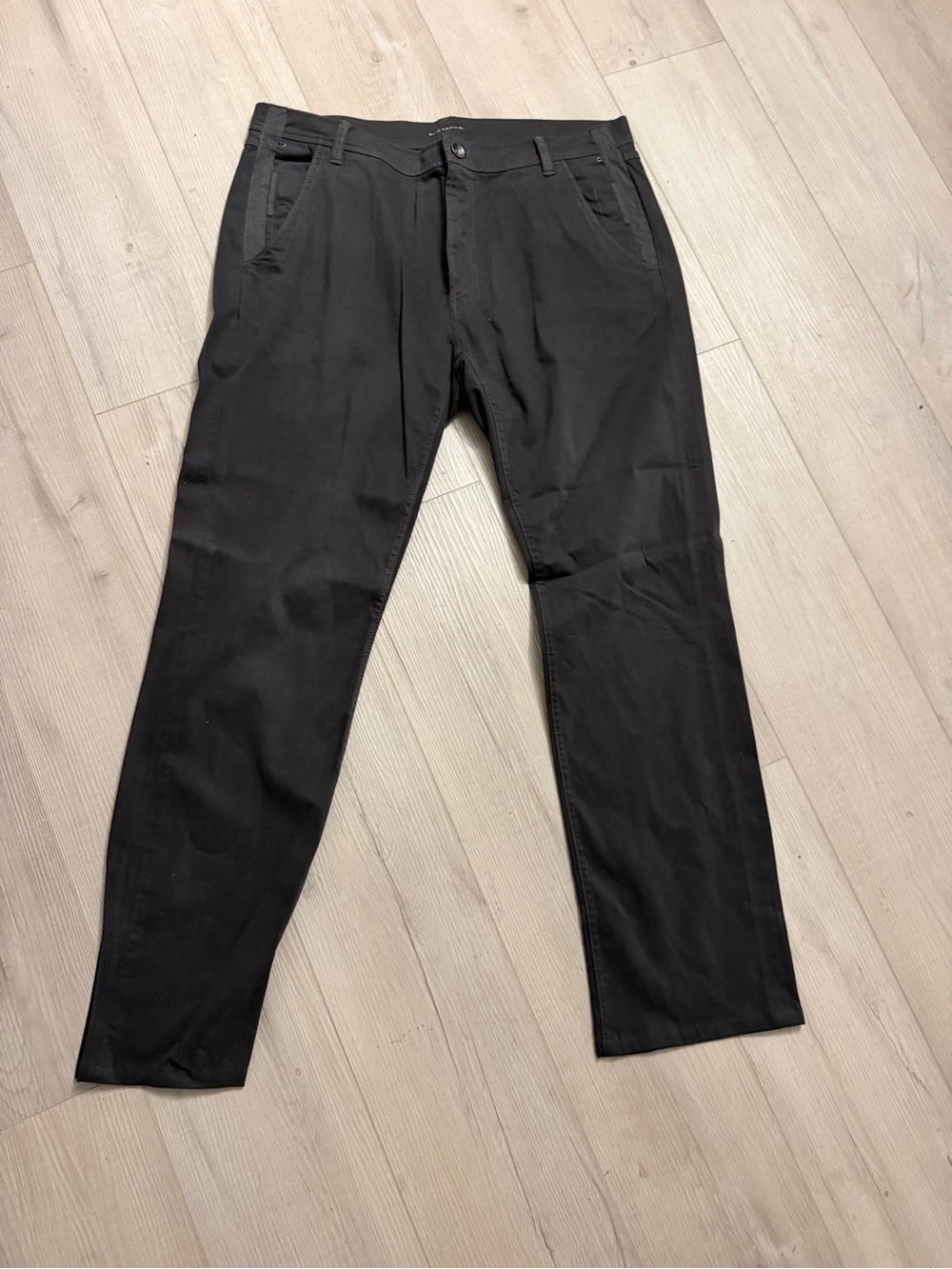 DESIGNER: Elie Tahari Men’s Black Slim Straight Pants